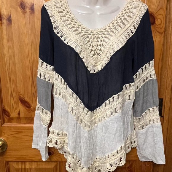 Cute macrame style top blue and white - Picture 2 of 4